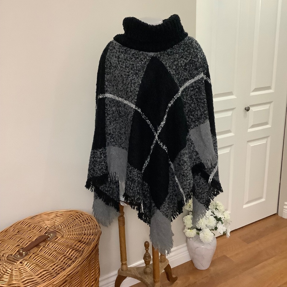 Eclipse lovely black poncho One size